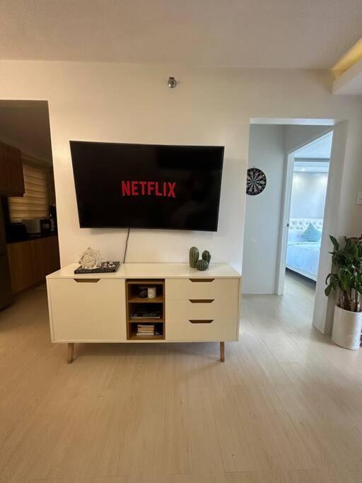Modern Oasis: Pool + Netflix Apartment Manila Ngoại thất bức ảnh